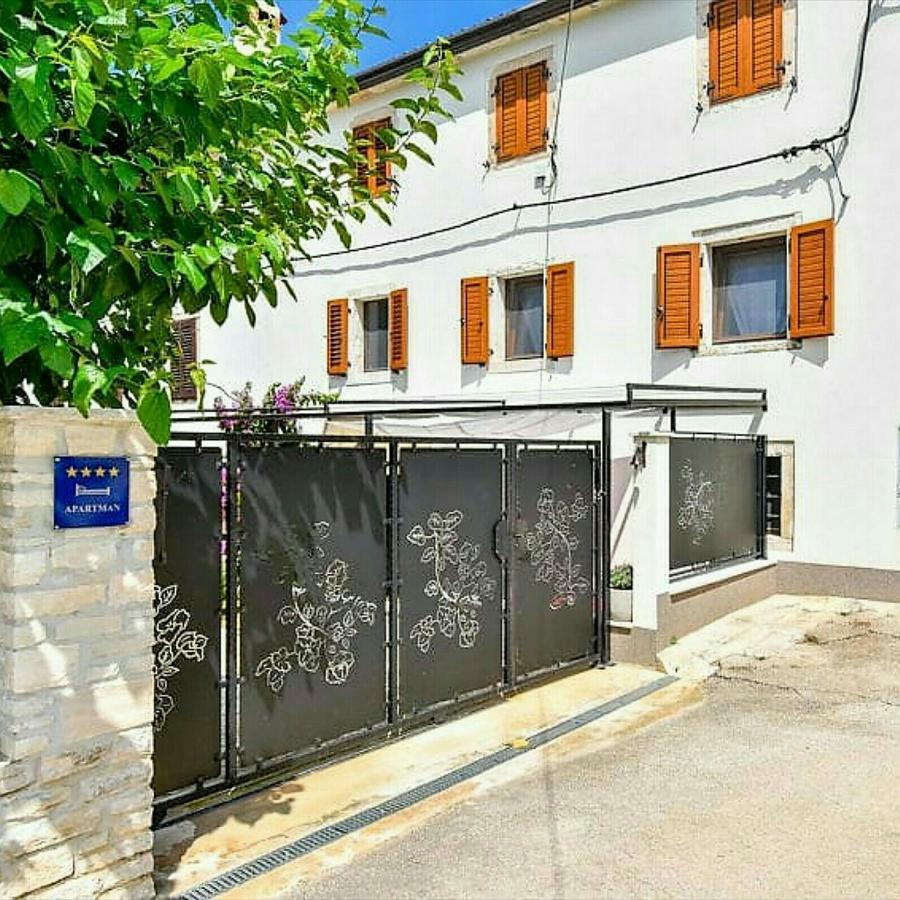 Apartment Claire Karsete Exterior photo